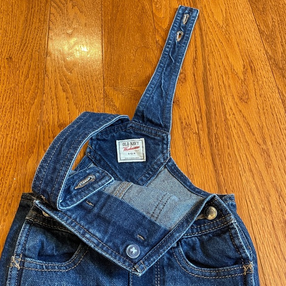 Old Navy Classic Blue Baby Boy or Girl size 6-12 months with adjustable straps - Picture 4 of 4
